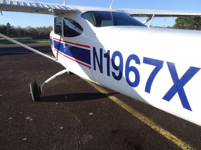 Cessna 182H photo 11